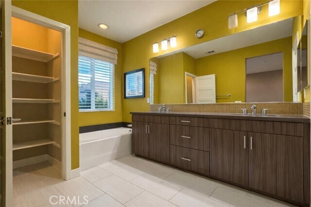 Building Photo - 1520 W Artesia Square