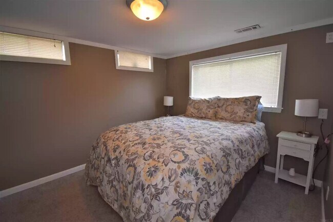 Building Photo - "Hoosier Daddy"- This fully furnished, tur...