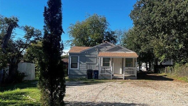 Building Photo - 2243 Lovedale Ave