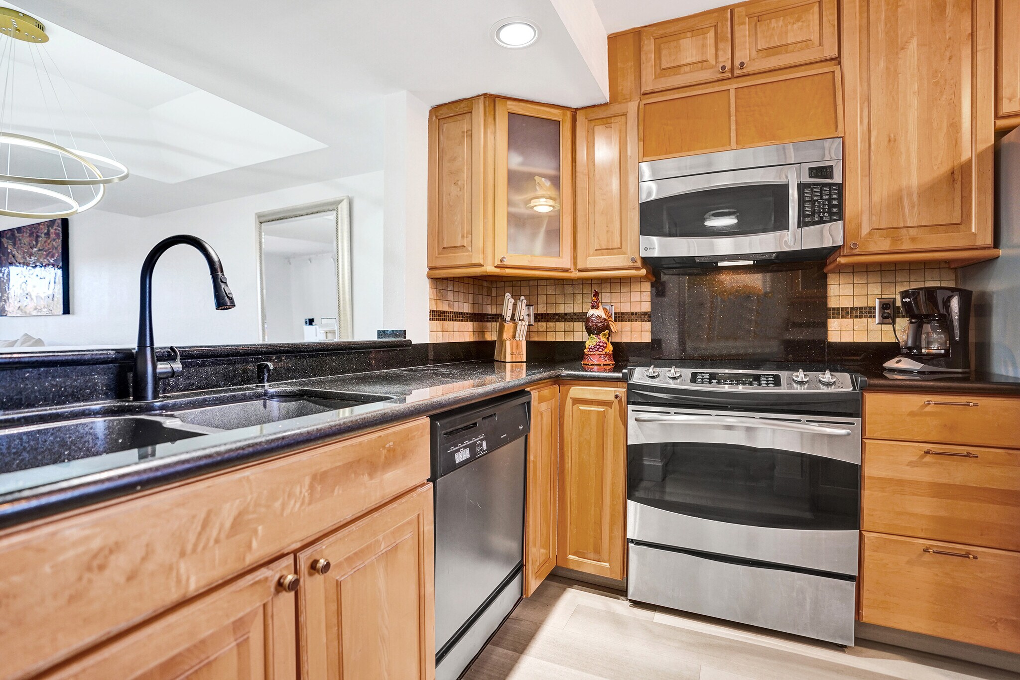 Building Photo - 270 Captains Walk