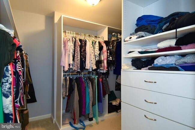 Building Photo - 45740 Winding Branch Terrace