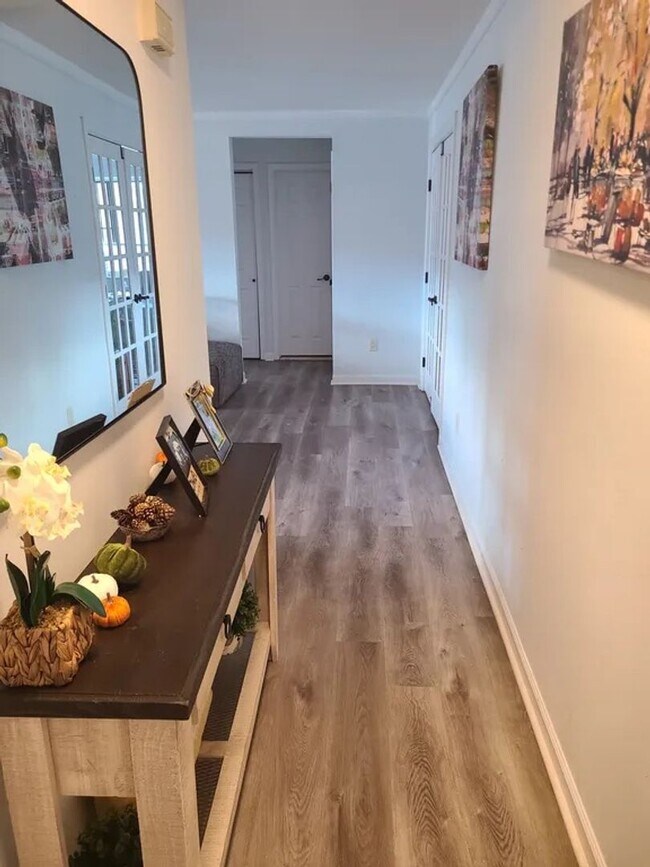 Building Photo - 1 Bed 1 Bath Available in Chatham