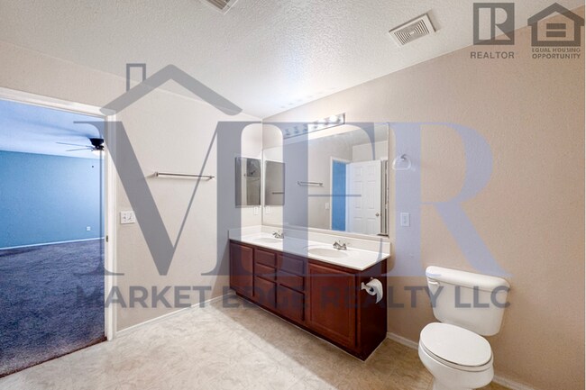 Building Photo - 4Bed/2.5Bath Home at 83rd Ave/Olive Ave! R...
