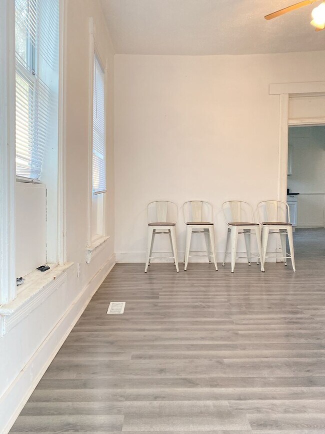 Building Photo - 3 bed 1 bath