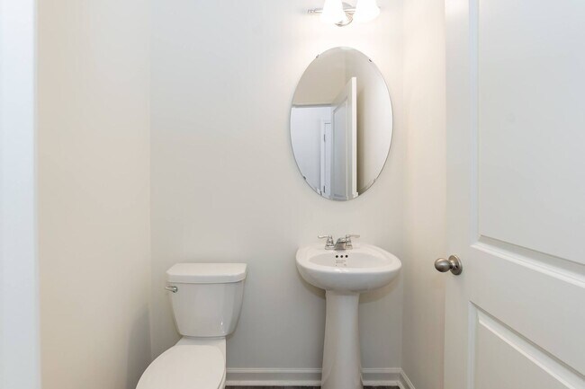Building Photo - Spacious 4-Bedroom Home with Open Layout