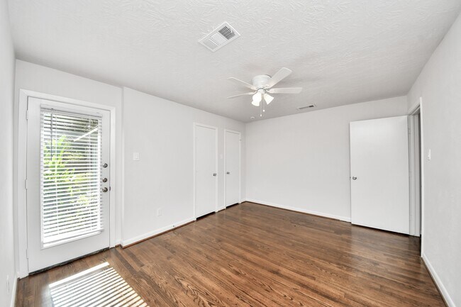 Building Photo - 5803 Darnell St