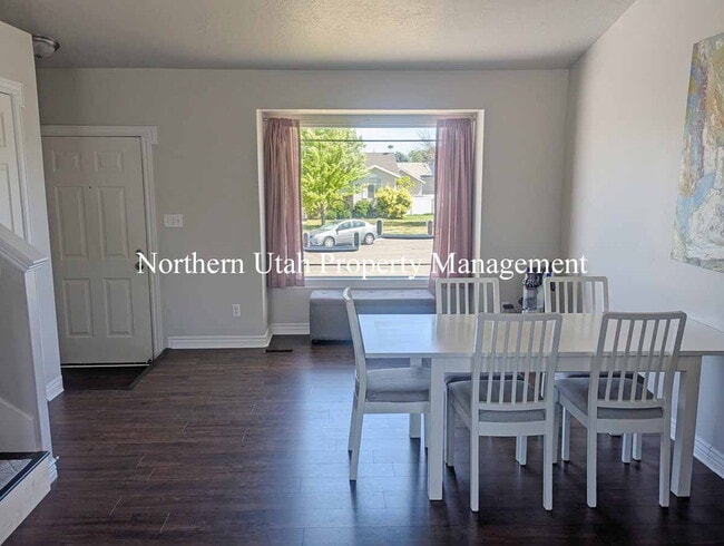 Building Photo - 3 Bed 2 Bath - HVAC