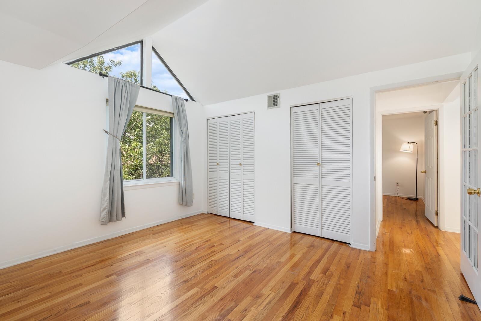 Building Photo - 743 10th St