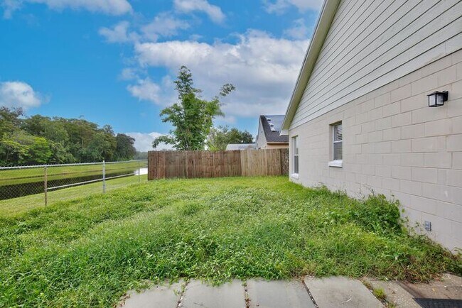 Building Photo - Stunning 3/2 Home with a Spacious 2 Car Garage in the sought-after Royal Manor Estates - Orlando!