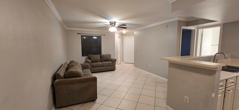 Primary Photo - 3034 Parkway Blvd