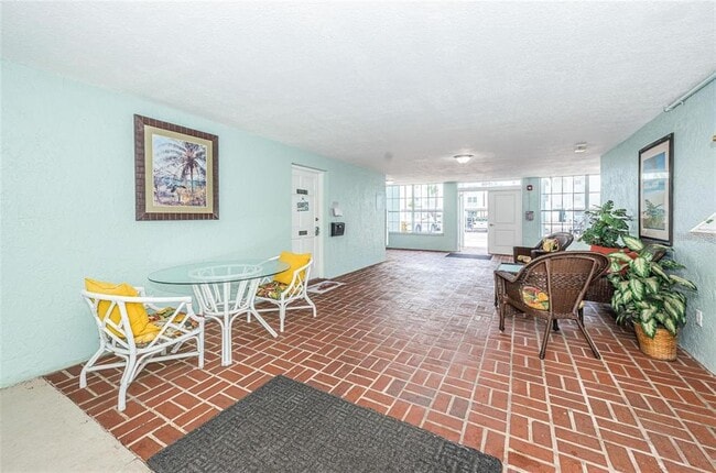 Building Photo - 1706 Belleair Forest Dr