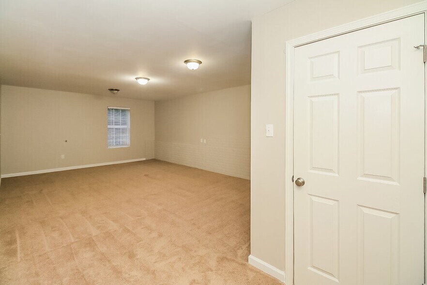 Building Photo - 254 Player's Cir