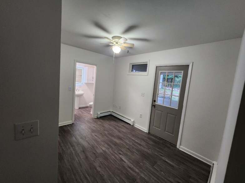 Building Photo - 15215 Charmian Rd