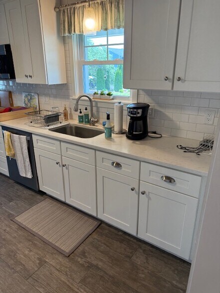 Kitchen w/ dishwasher, glass-top stove and large new fridge - 7 Melville Ln