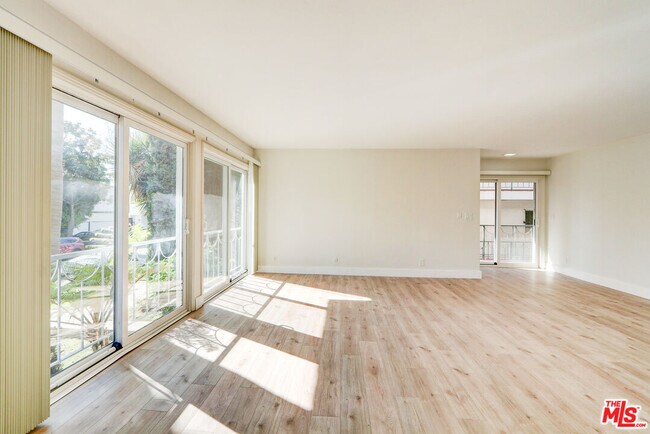 Building Photo - 1031 Laurel Ave