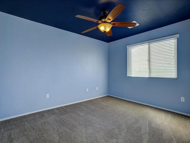 Building Photo - PROMO 1/2 OFF FIRST MONTH'S RENT!!*