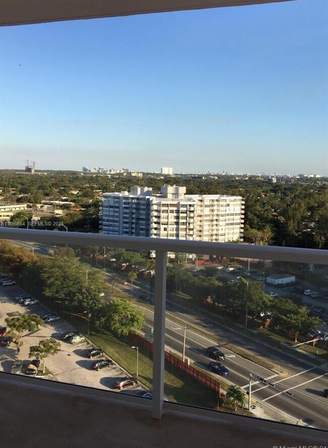 Building Photo - 1301 NE Miami Gardens Dr