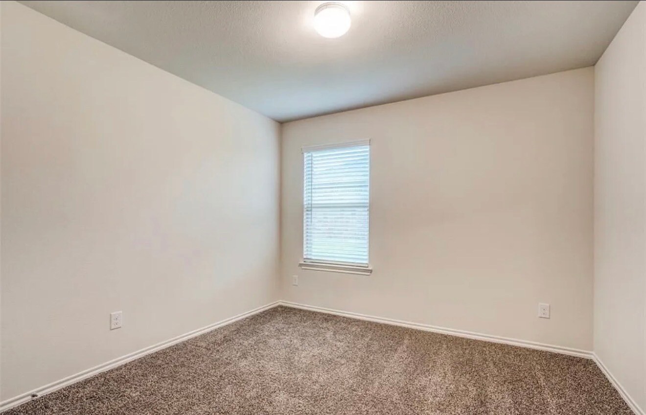Building Photo - 2426 Lupton