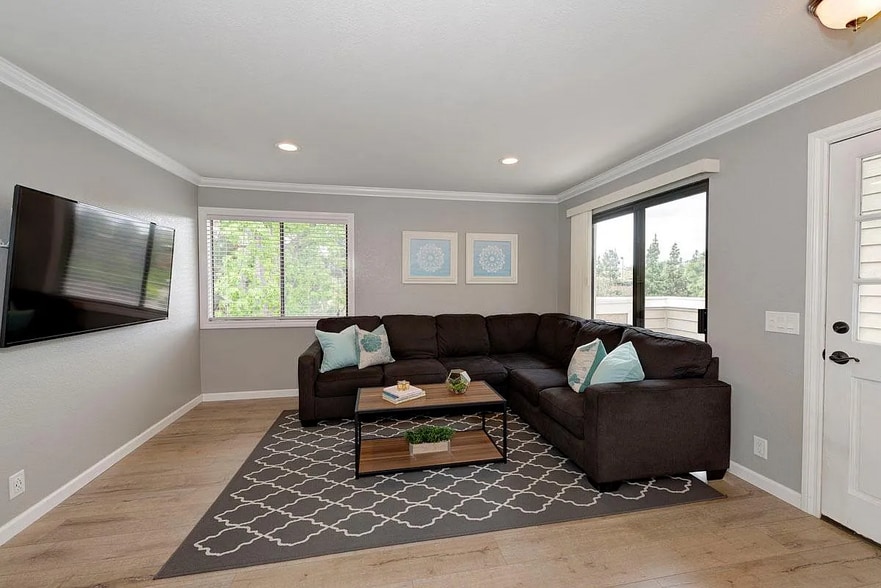 Building Photo - 14 Coventry Ln