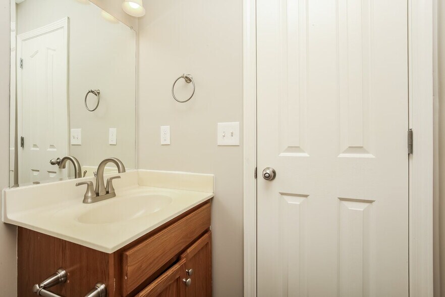 Building Photo - 1111 Nahanee Ct
