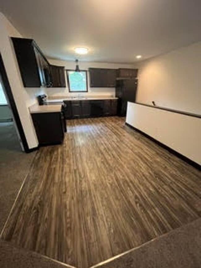 Building Photo - 467 Sparrow Way