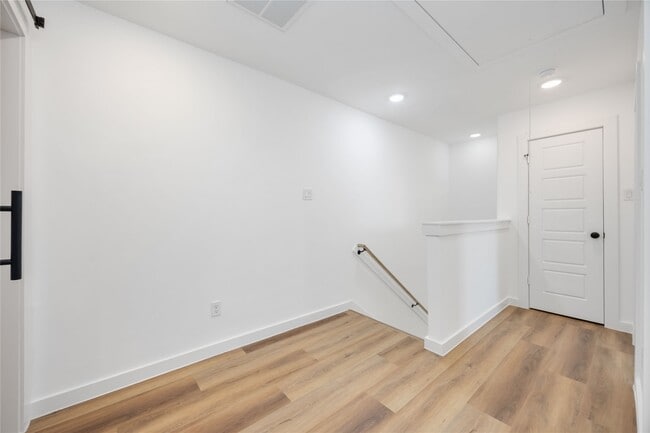 Building Photo - 5811 Senior St