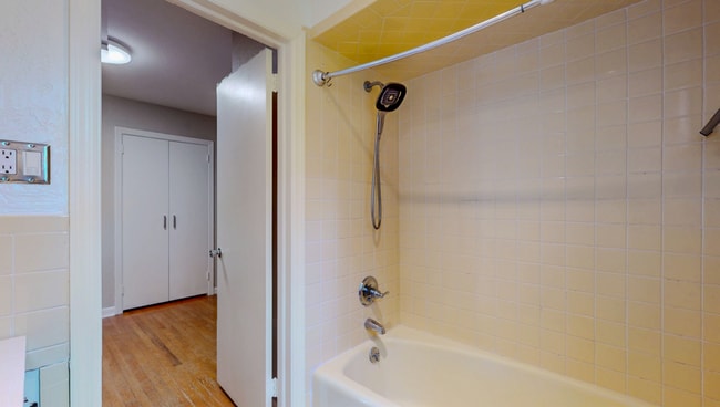 Building Photo - Spacious 3-Bedroom Split-Level with Firepl...