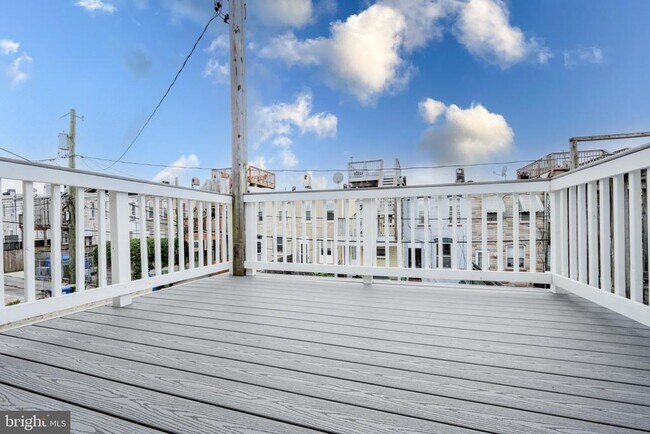 Building Photo - 226 S East Ave