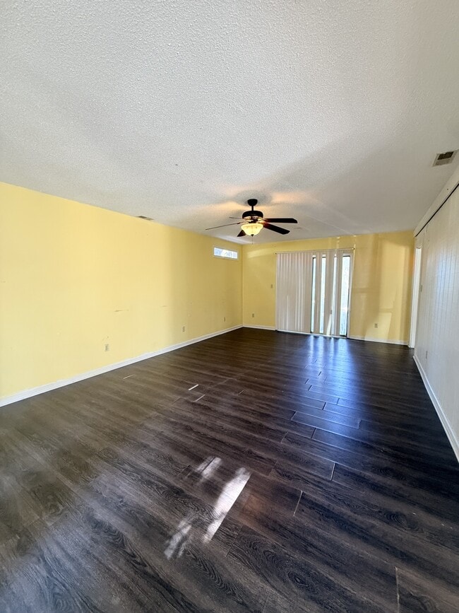 Building Photo - 610 18th St