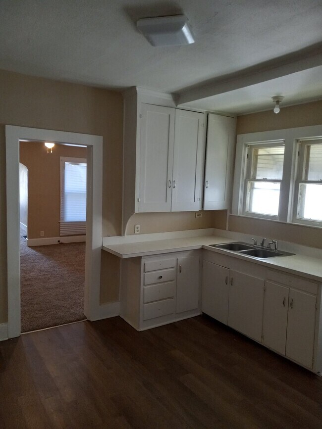 Building Photo - 641 Western Ave