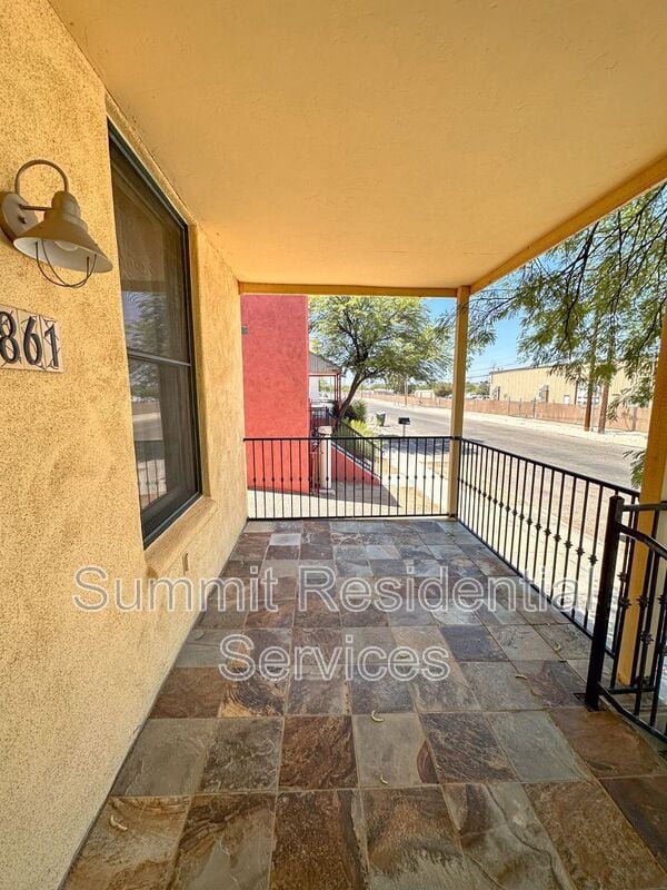 Building Photo - 861 S Osborne Ave