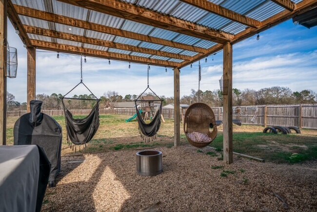 Building Photo - STUNNING modern farmhouse built in 2022 on 1 acre just outside the city limits of Tyler!