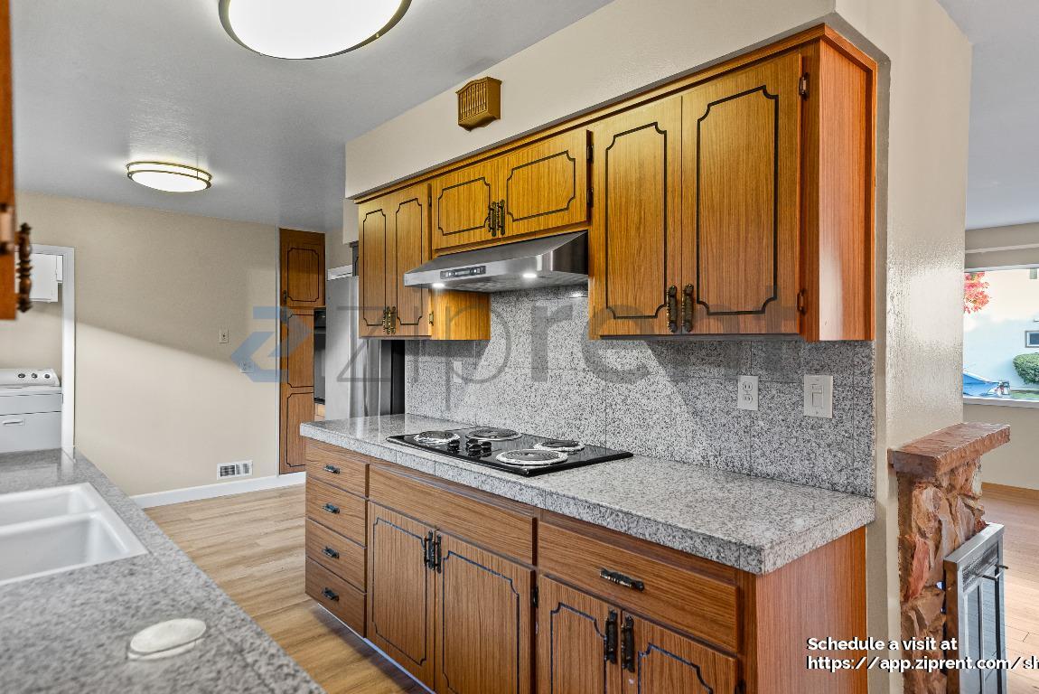 Building Photo - 452 Cirrus Ave