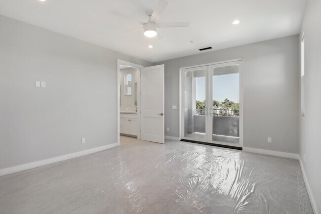 Building Photo - 2954 Copley Ave