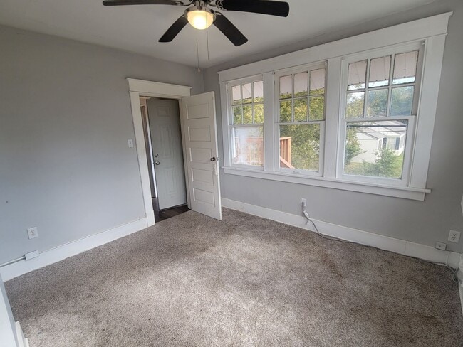 Building Photo - 1923 S Izard St