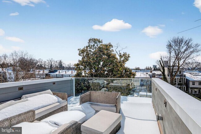 Building Photo - 32 Adams St NW