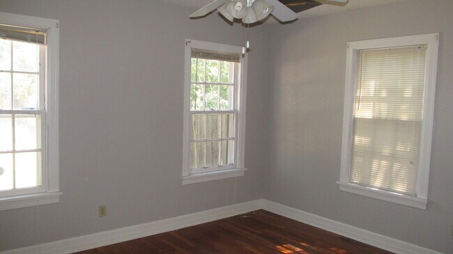 Building Photo - NOW PRE-LEASING-AVAILABLE LATE MAY