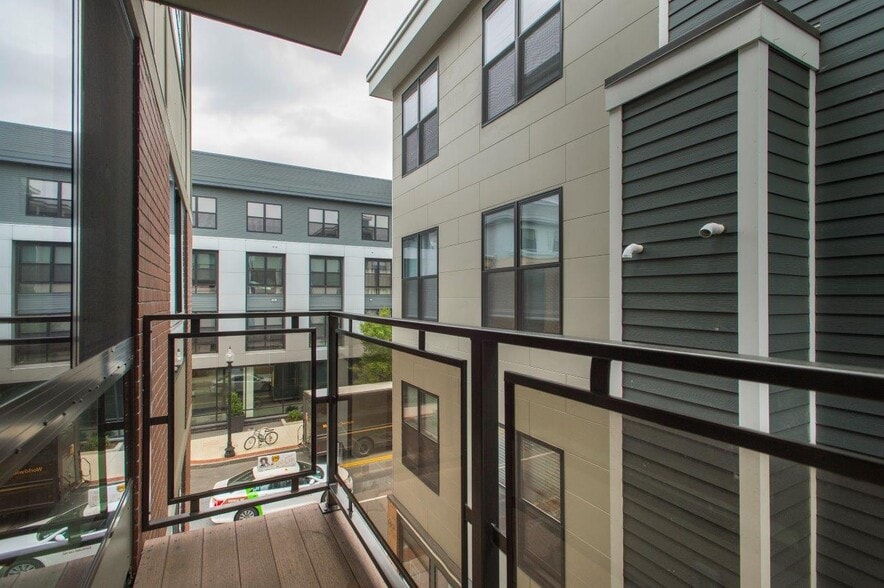Building Photo - 339 D St