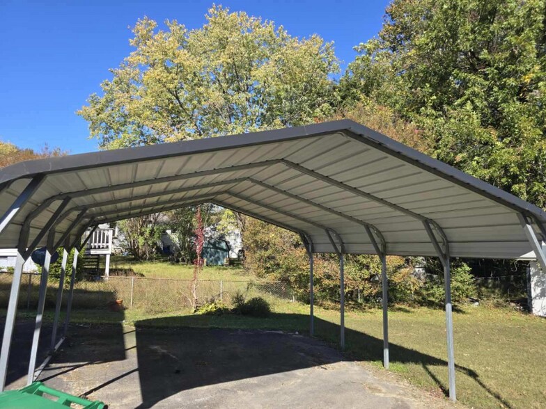 Building Photo - 1411 Custer St