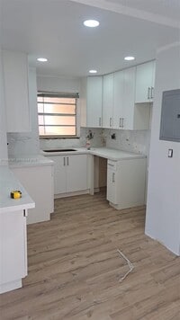 Building Photo - 8820 Fontainebleau Blvd