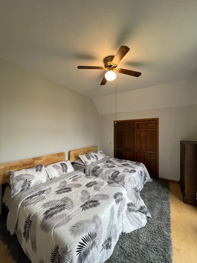 Building Photo - 4683 Shadyside Ln