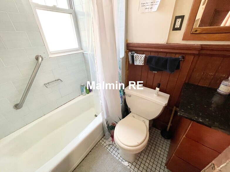 Building Photo - 67 Hillside St