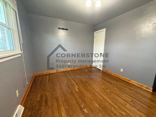 Building Photo - 950 Palmer Ave