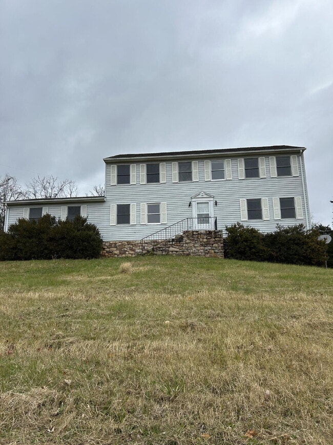 Primary Photo - 322 Junction Rd