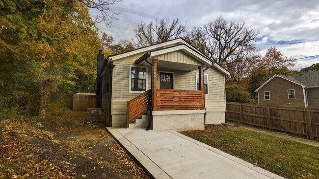 Building Photo - 205 S 11th St