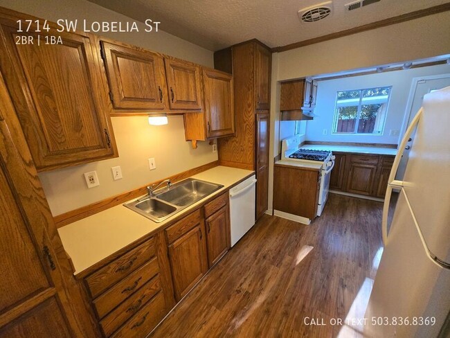 Building Photo - Charming two bedroom one bathroom home in ...