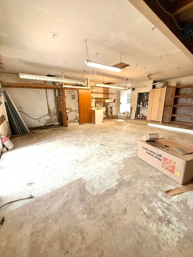 Building Photo - 6745 Venetian Dr