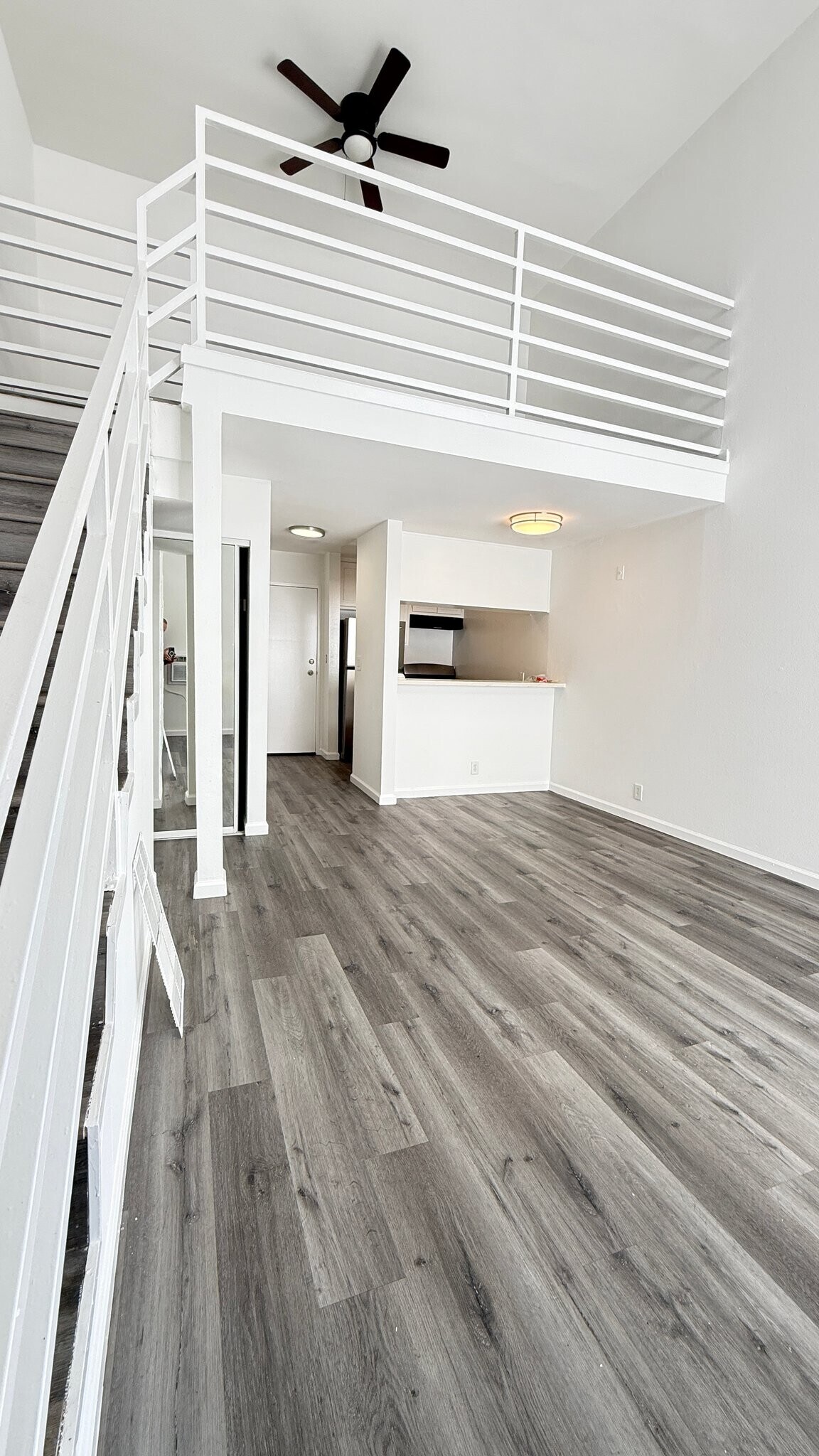 Building Photo - 7044 Hawthorn Ave