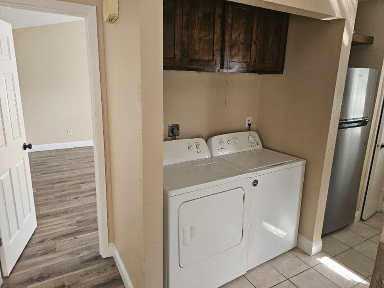 Building Photo - 2500 E Park Blvd