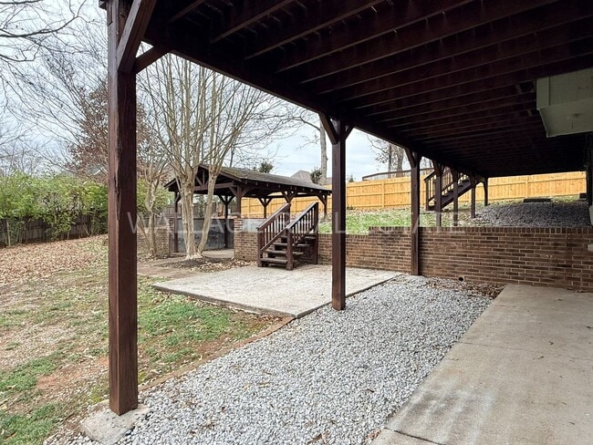 Building Photo - 4 BEDROOM, 3.5 BATHROOM HOME IN BEXHILL!